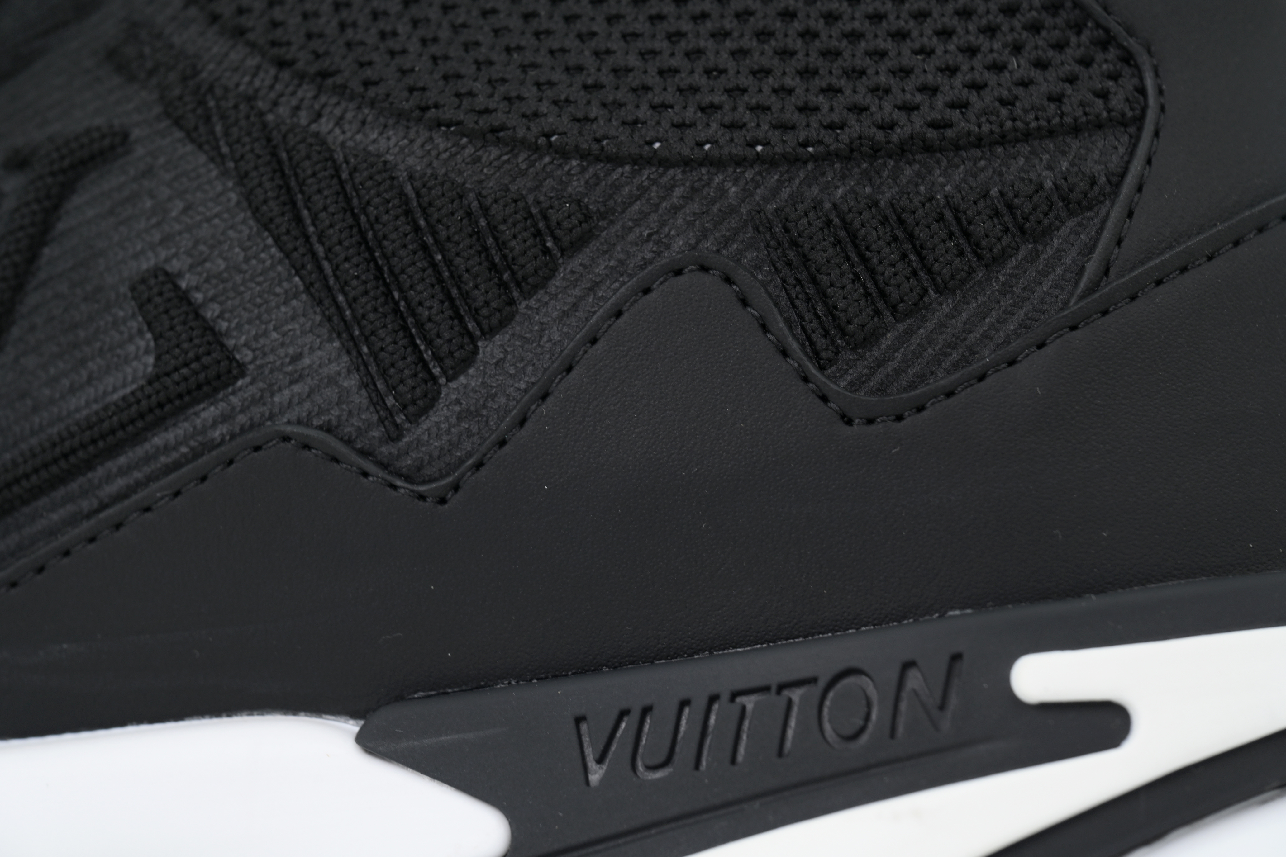 EM Sneakers Louis Vuitton LV Runner Tatic Sneaker Black And White