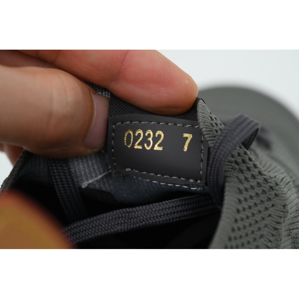EM Sneakers Louis Vuitton LV Runner Tatic Sneaker Gray and White