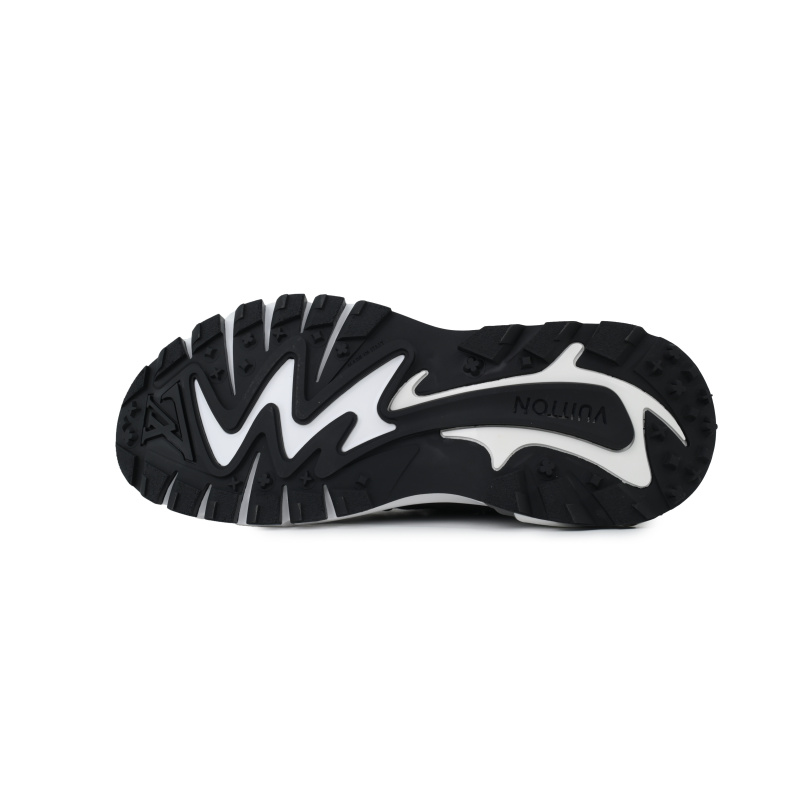 EM Sneakers Louis Vuitton LV Runner Tatic Sneaker Gray and White