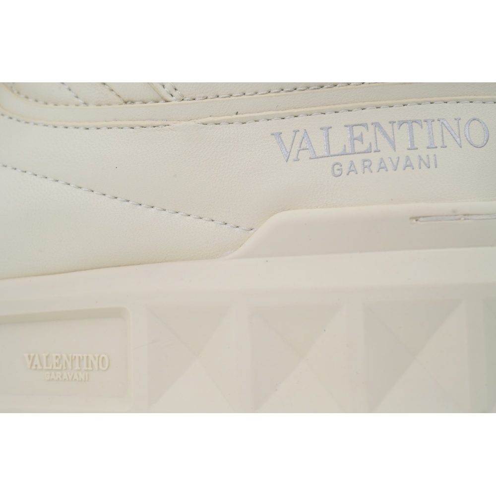 EM Sneakers Valentino Garavani One Stud XL Sneakers in Rice White Leather