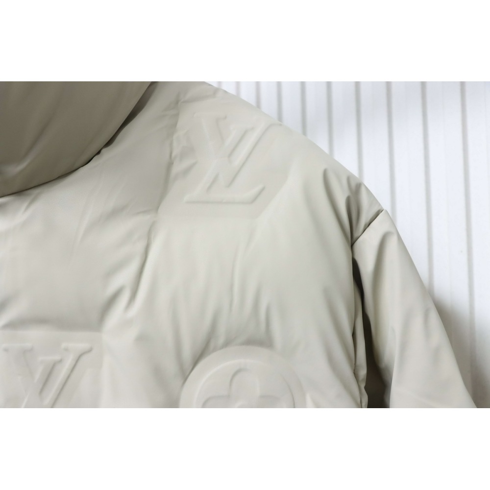 EM Sneakers Louis Vuitton Black Print Embossed White Down Jacket