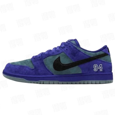 EM Sneakers Nike SB Dunk Low × Supreme Ink 01