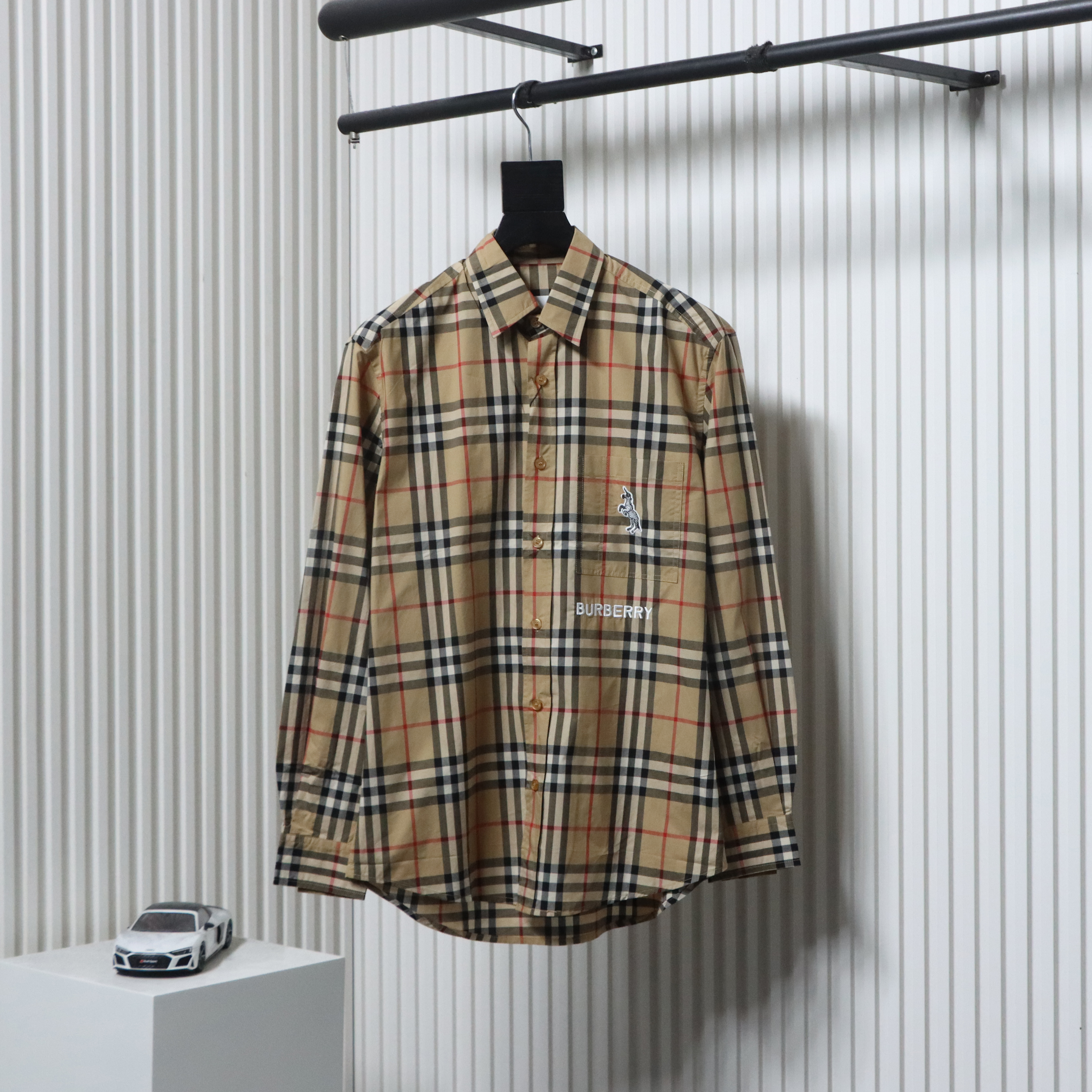 EM Sneakers Burberry Classic Fit Zebra Appliqué Check Cotton Long Sleeve Shirt Beige