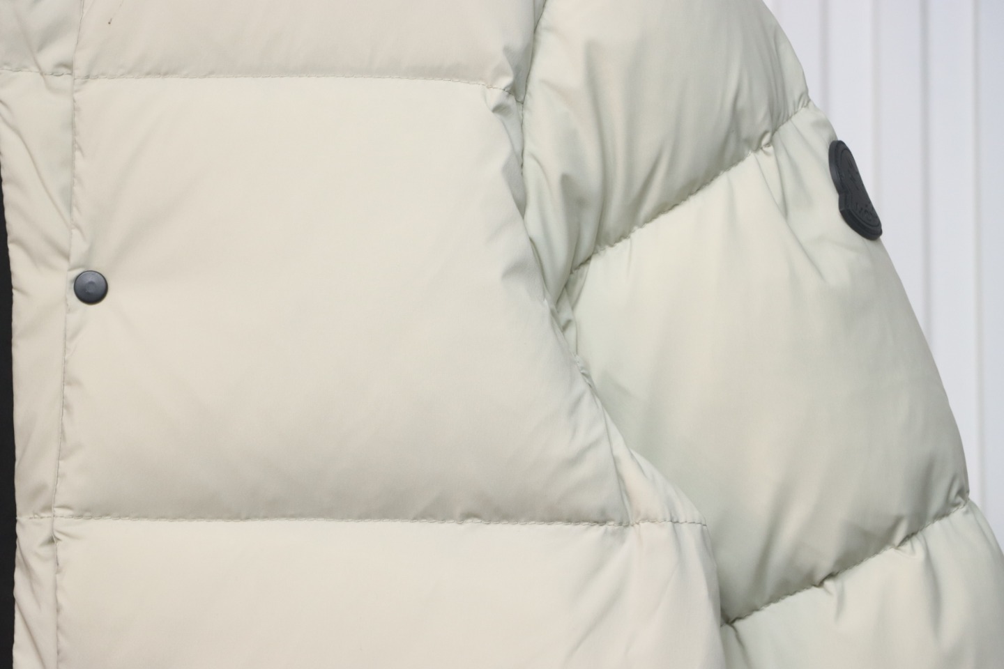 EM Sneakers Moncler Black and White Madeira Hooded Short Down Jacket