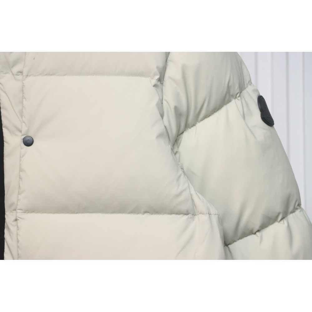 EM Sneakers Moncler Black and White Madeira Hooded Short Down Jacket