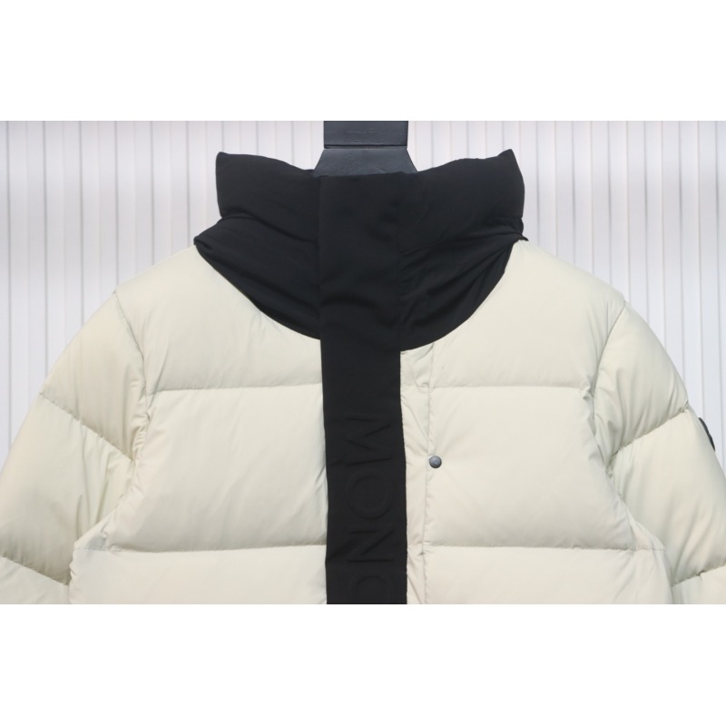 EM Sneakers Moncler Black and White Madeira Hooded Short Down Jacket