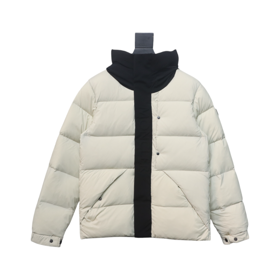 EM Sneakers Moncler Black and White Madeira Hooded Short Down Jacket