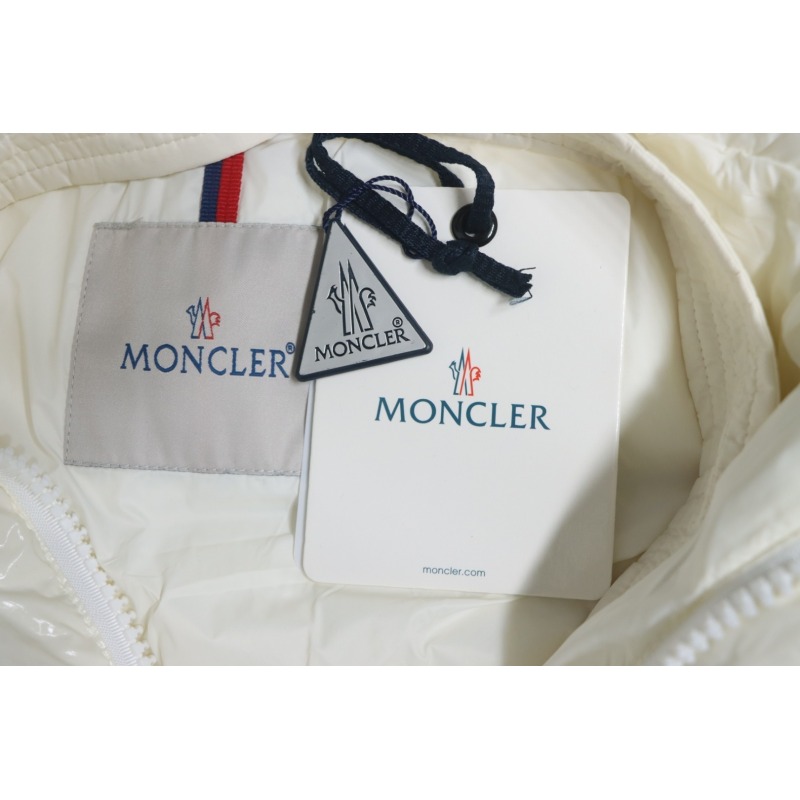 EM Sneakers Moncler Glossy Down Jacket White