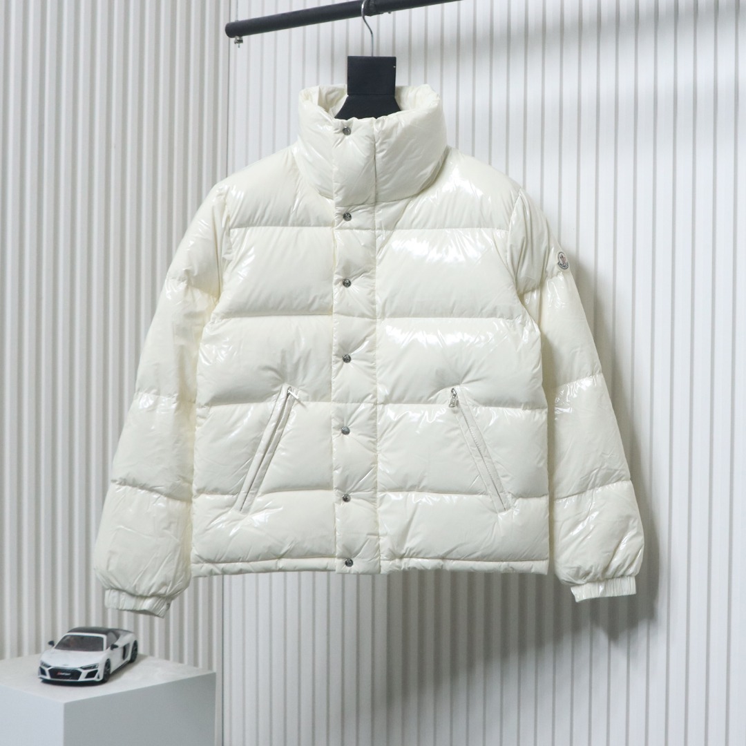 EM Sneakers Moncler Glossy Down Jacket White