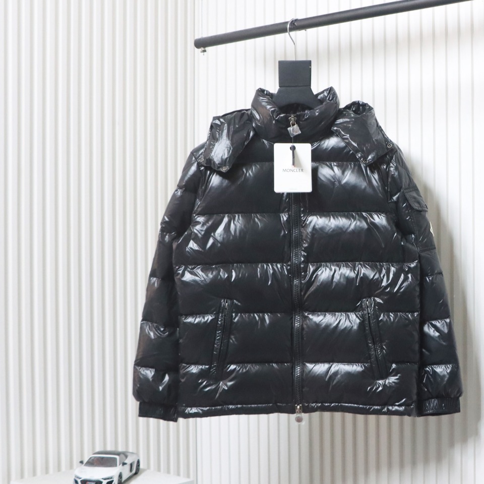 EM Sneakers Moncler Maya Classic Down Jacket Black
