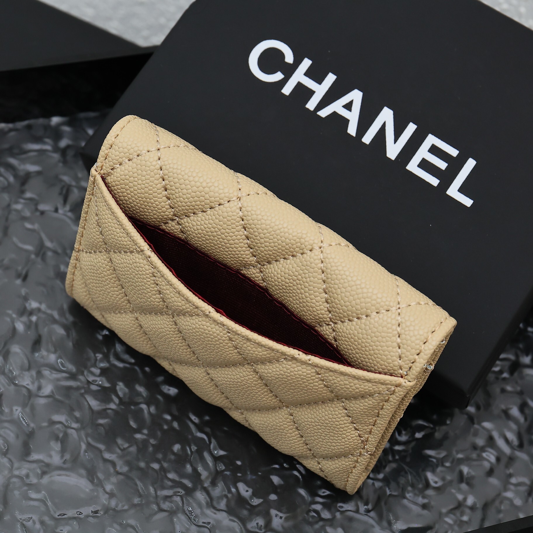 EM Sneakers Chanel Classic Card Holder Quilted Caviar Gold-tone Beige
