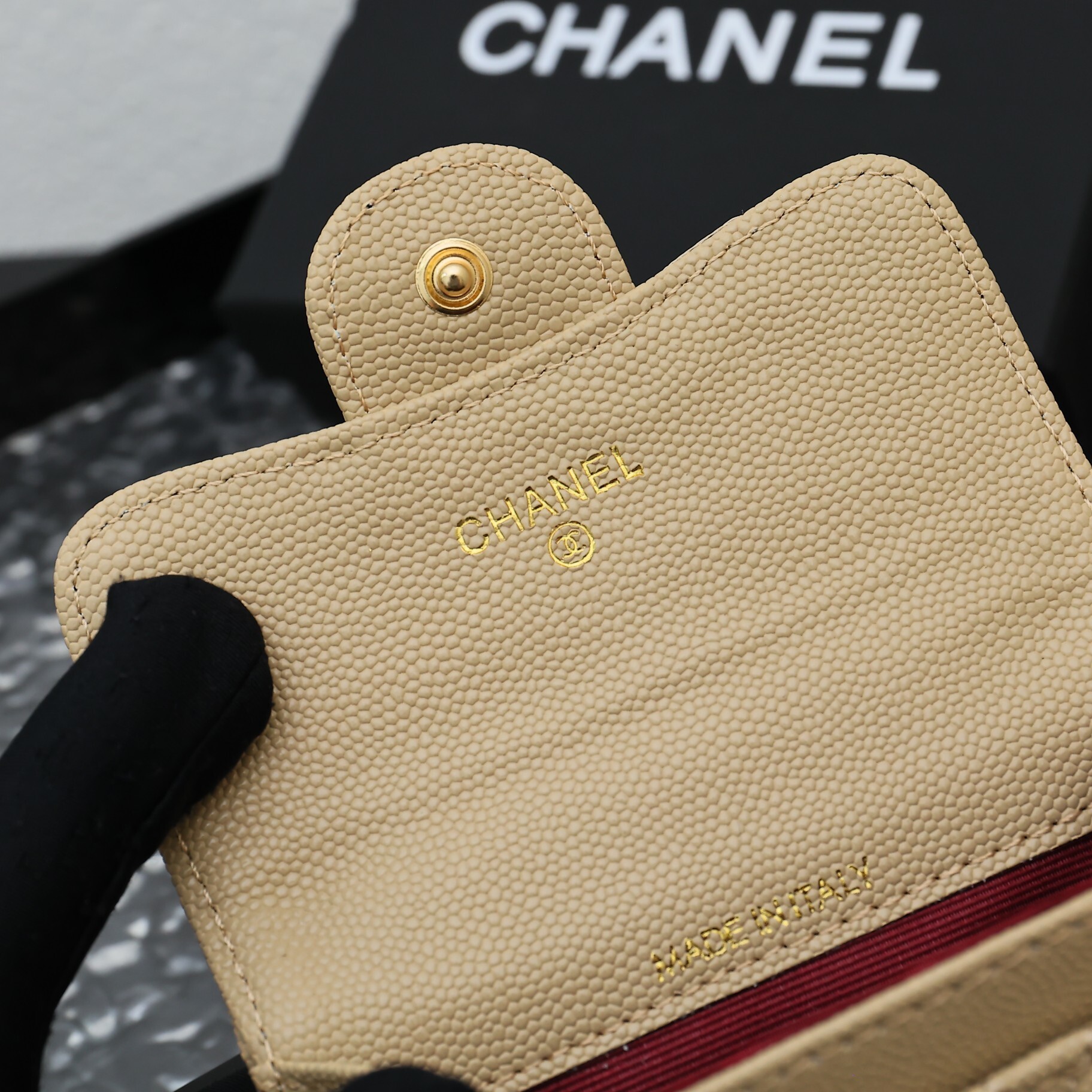 EM Sneakers Chanel Classic Card Holder Quilted Caviar Gold-tone Beige