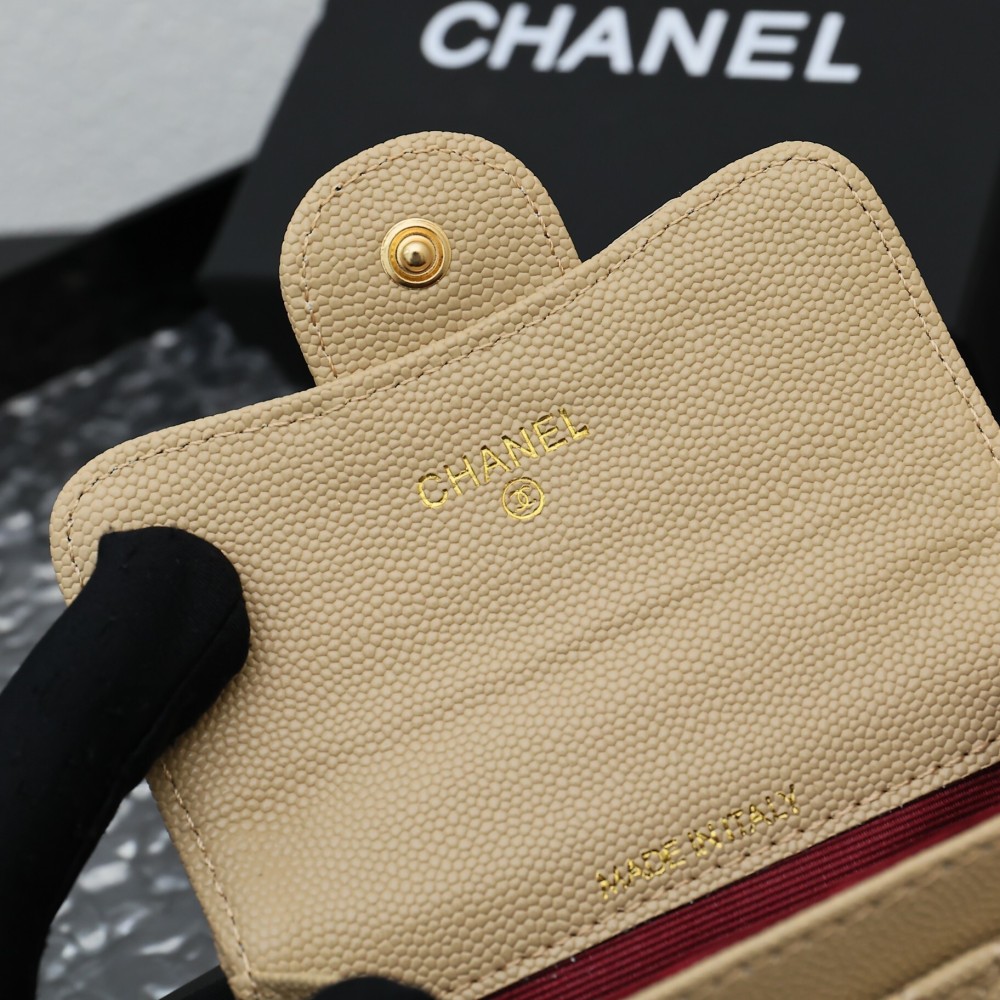 EM Sneakers Chanel Classic Card Holder Quilted Caviar Gold-tone Beige