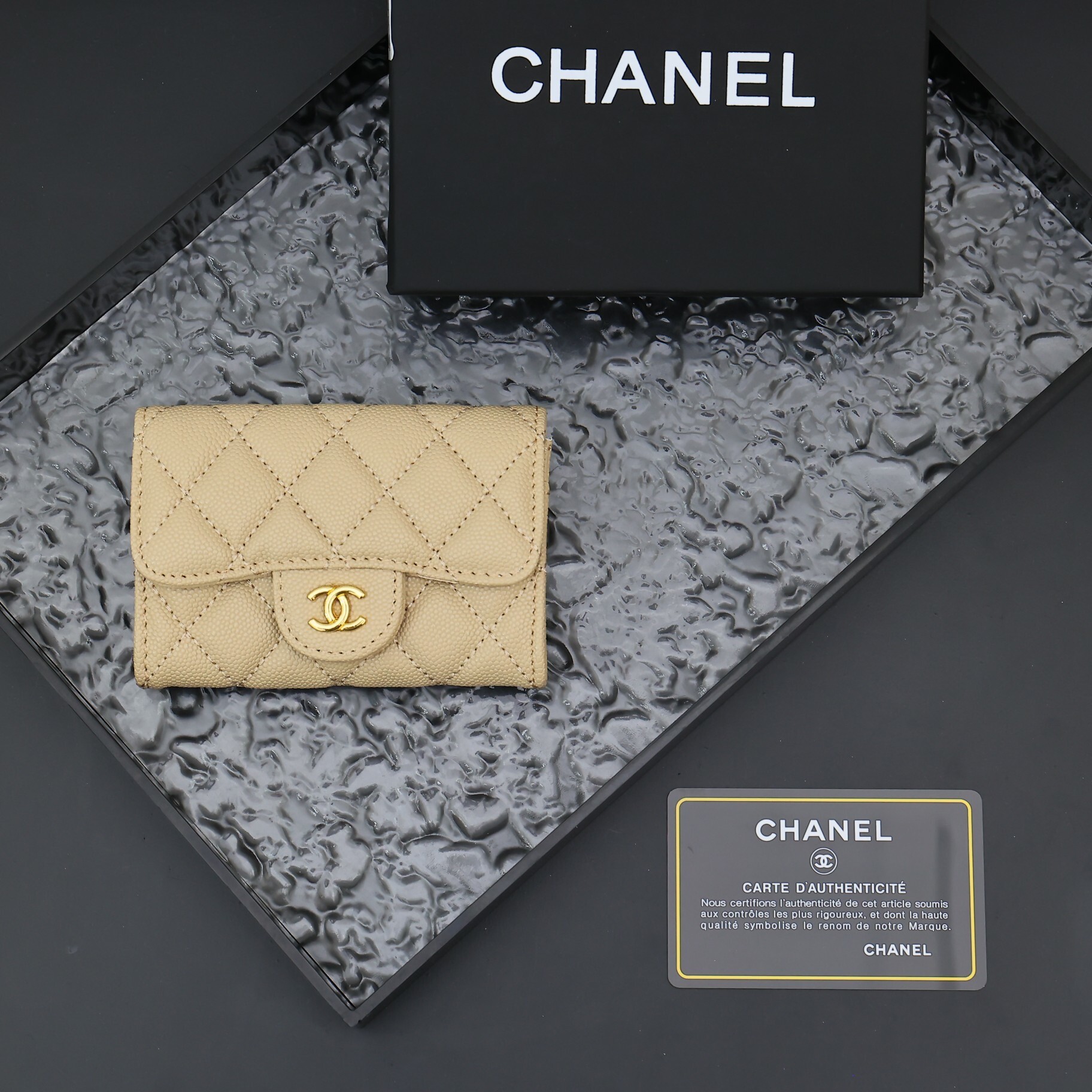EM Sneakers Chanel Classic Card Holder Quilted Caviar Gold-tone Beige