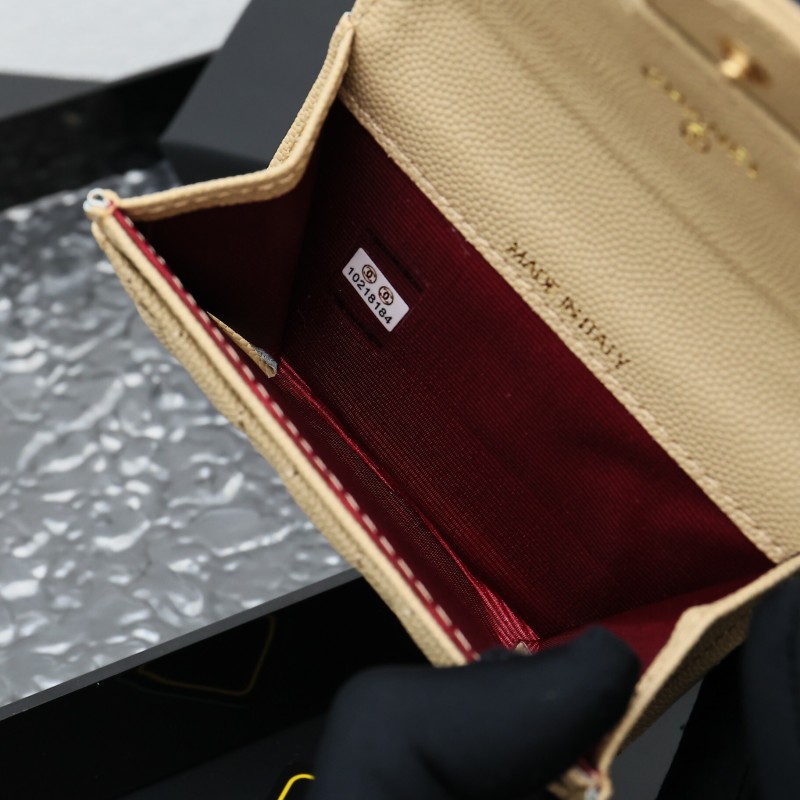 EM Sneakers Chanel Classic Card Holder Quilted Caviar Gold-tone Beige