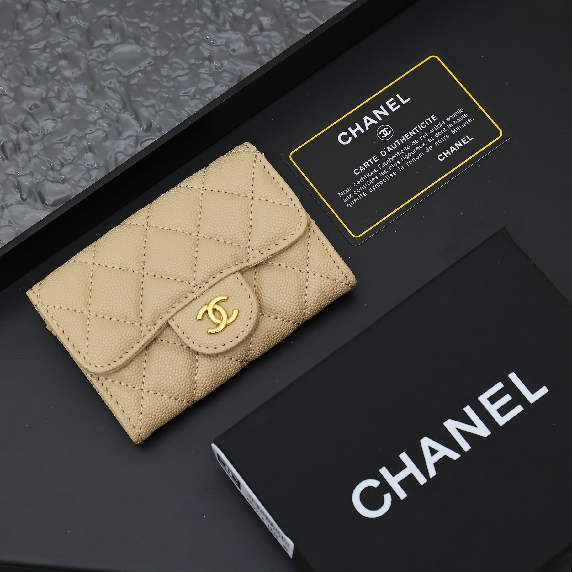 EM Sneakers Chanel Classic Card Holder Quilted Caviar Gold-tone Beige