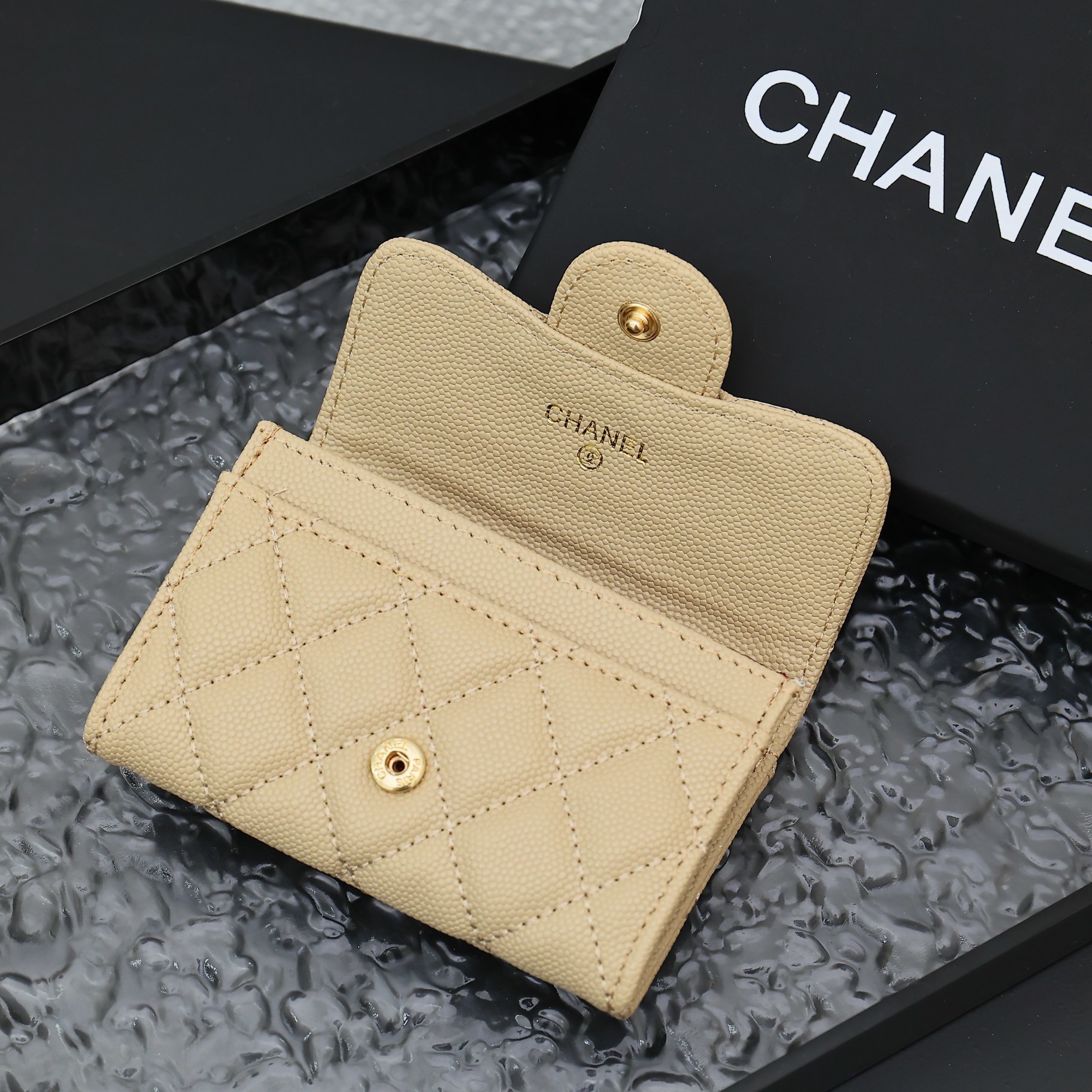 EM Sneakers Chanel Classic Card Holder Quilted Caviar Gold-tone Beige