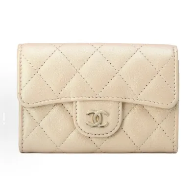 EM Sneakers Chanel Classic Card Holder Quilted Caviar Gold-tone Beige 01