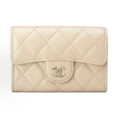 EM Sneakers Chanel Classic Card Holder Quilted Caviar Gold-tone Beige 01