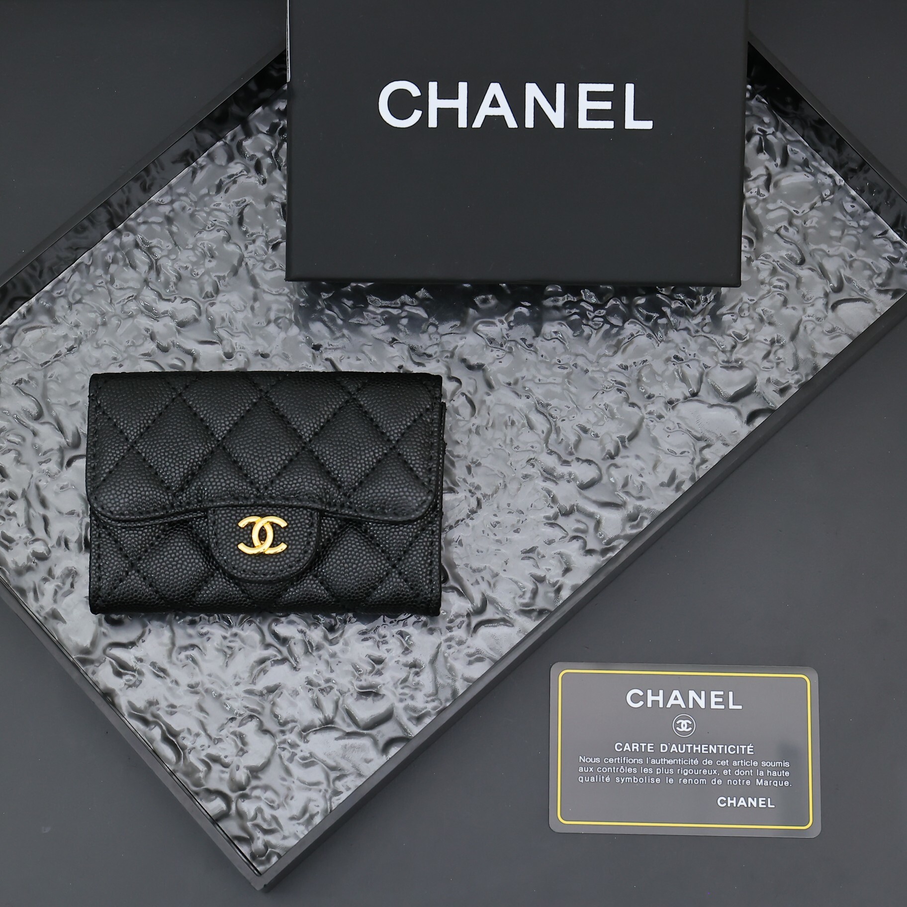 EM Sneakers Chanel Classic Card Holder Quilted Caviar Gold-tone Black