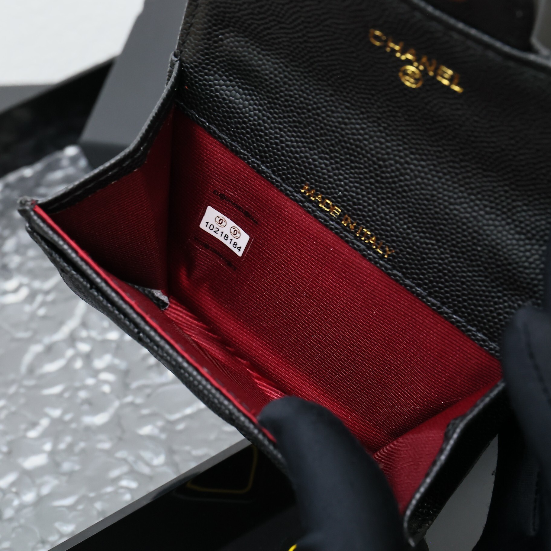 EM Sneakers Chanel Classic Card Holder Quilted Caviar Gold-tone Black