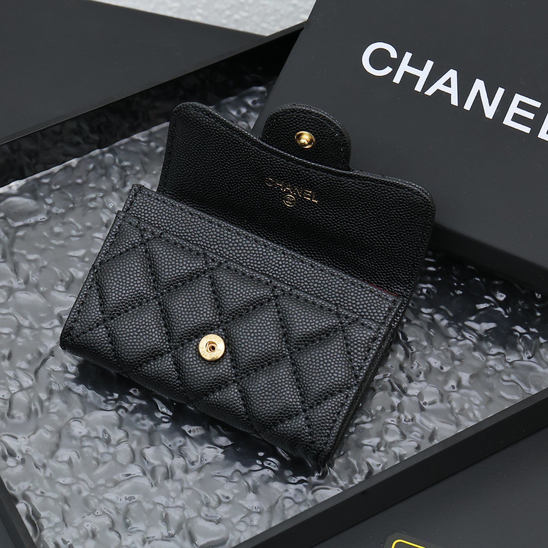 EM Sneakers Chanel Classic Card Holder Quilted Caviar Gold-tone Black