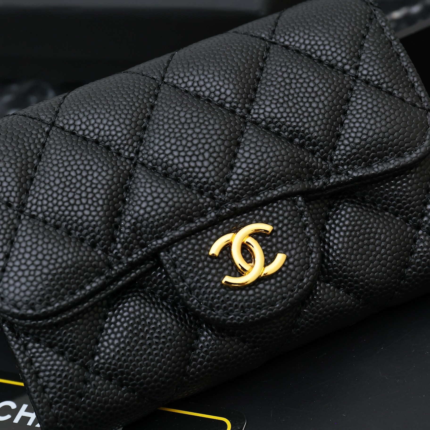 EM Sneakers Chanel Classic Card Holder Quilted Caviar Gold-tone Black