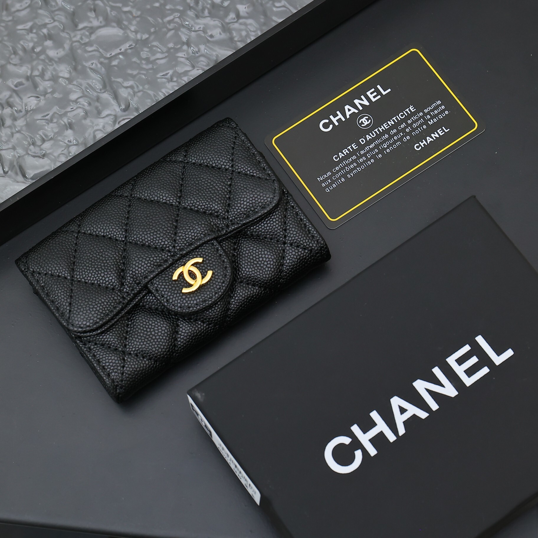 EM Sneakers Chanel Classic Card Holder Quilted Caviar Gold-tone Black