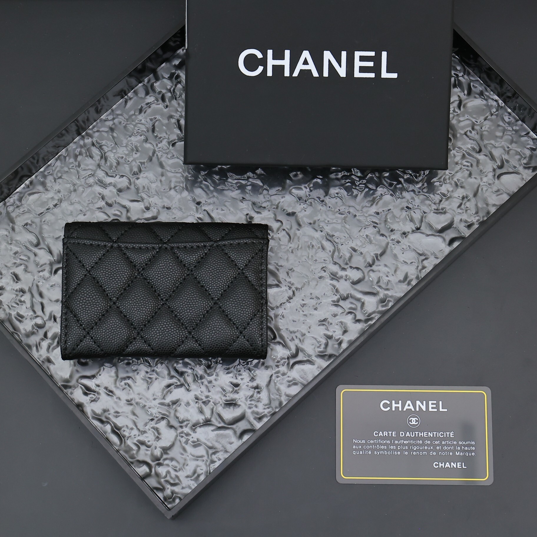 EM Sneakers Chanel Classic Card Holder Quilted Caviar Gold-tone Black