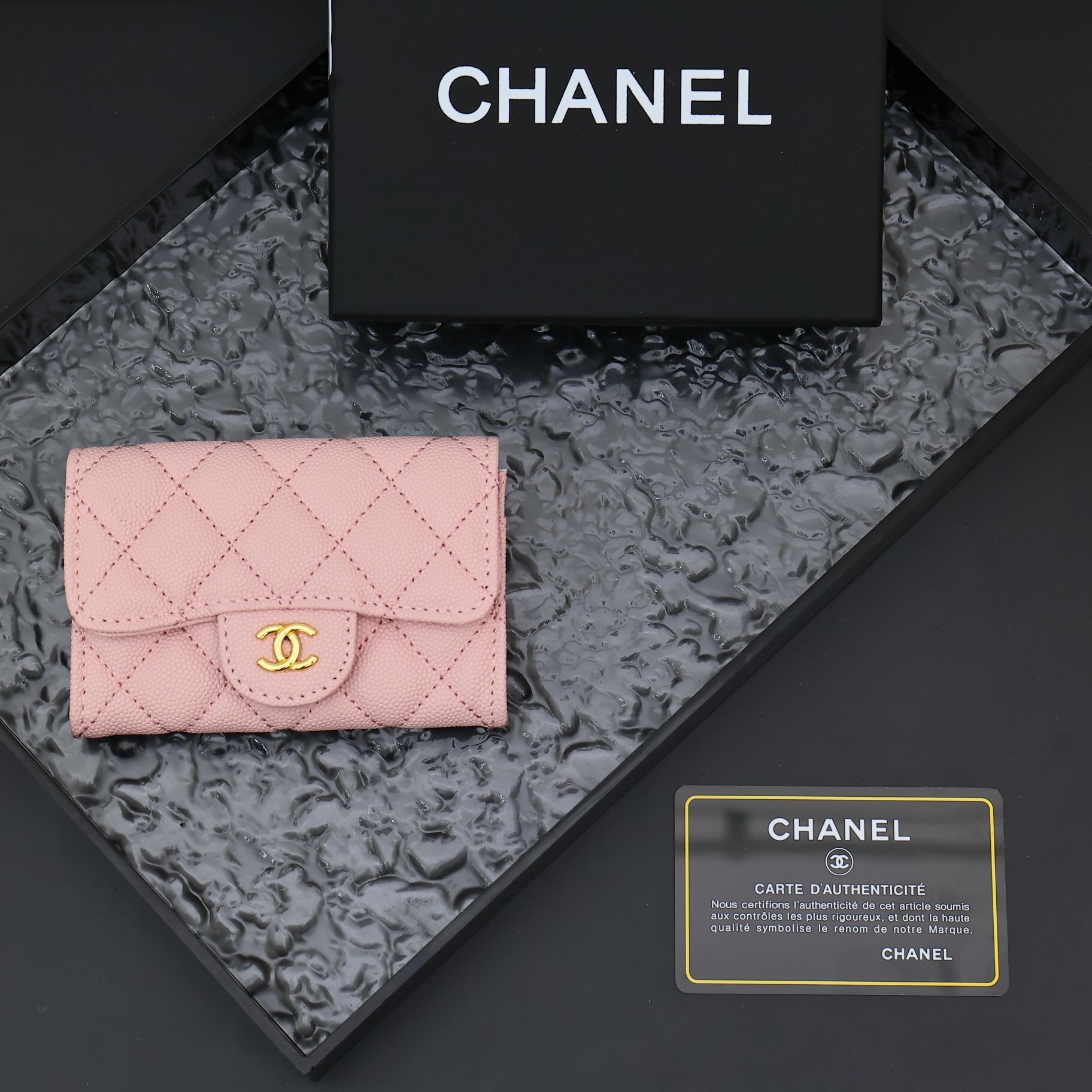 EM Sneakers Chanel Classic Card Holder Quilted Caviar Gold-tone Pink