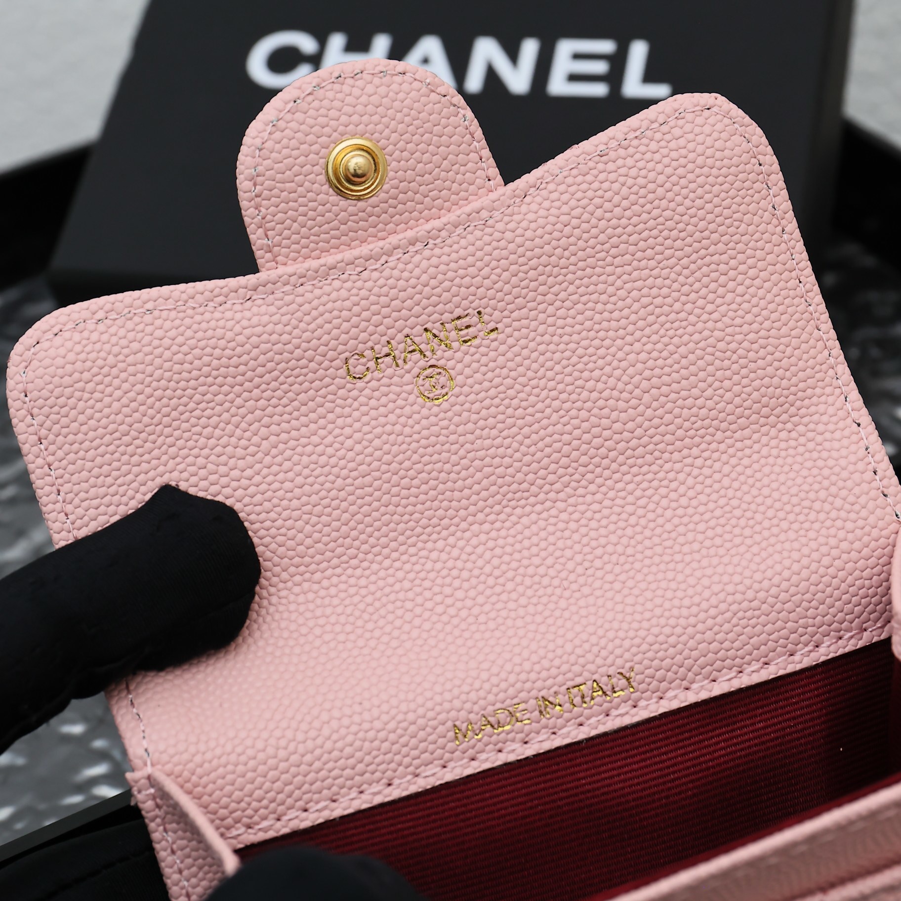 EM Sneakers Chanel Classic Card Holder Quilted Caviar Gold-tone Pink