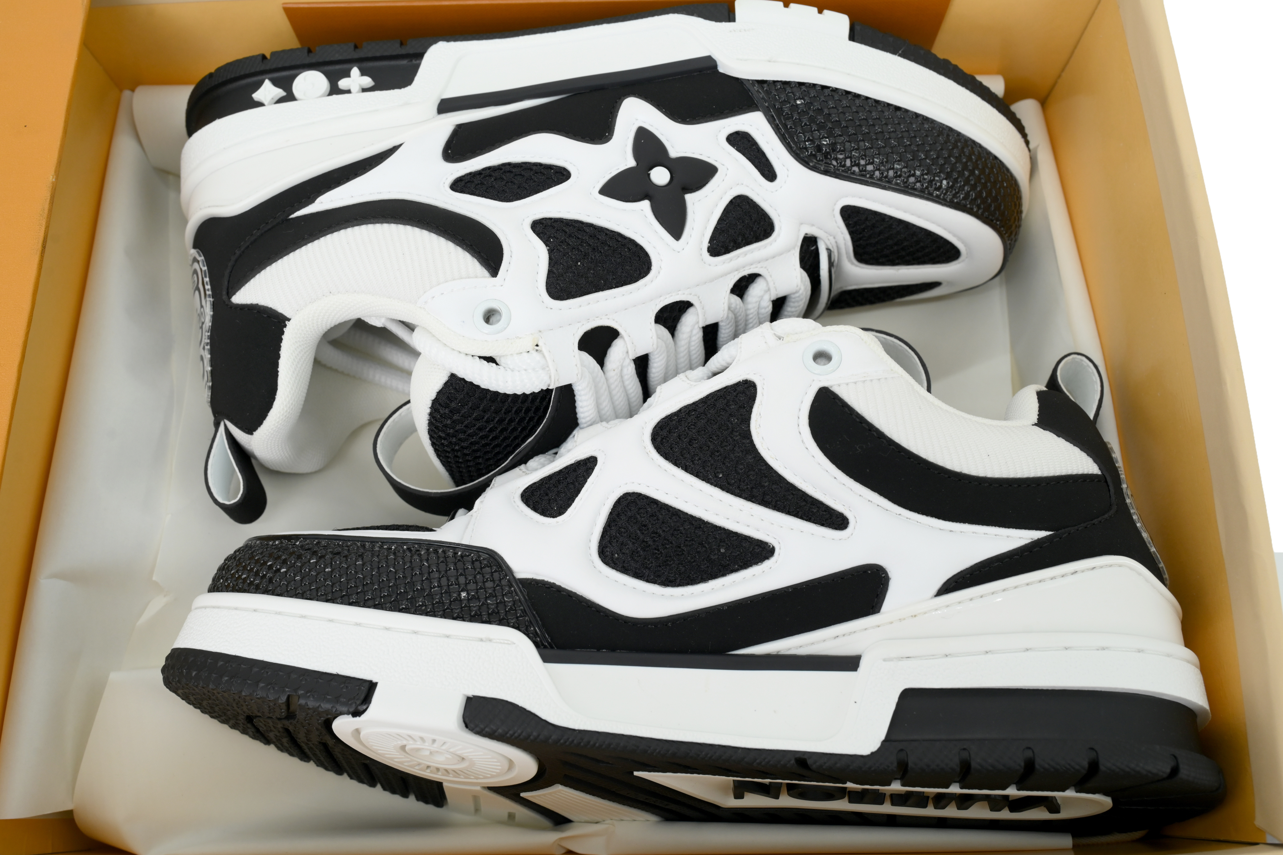 EM Sneakers Louis Vuitton LV Skate Black and White