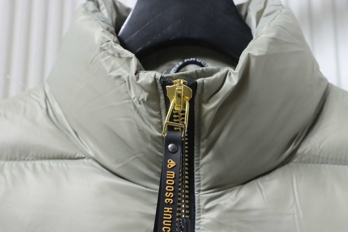 EM Sneakers Moose Knuckles Gold Scissors Stand Collar Large Plaid Gray Down Jacket