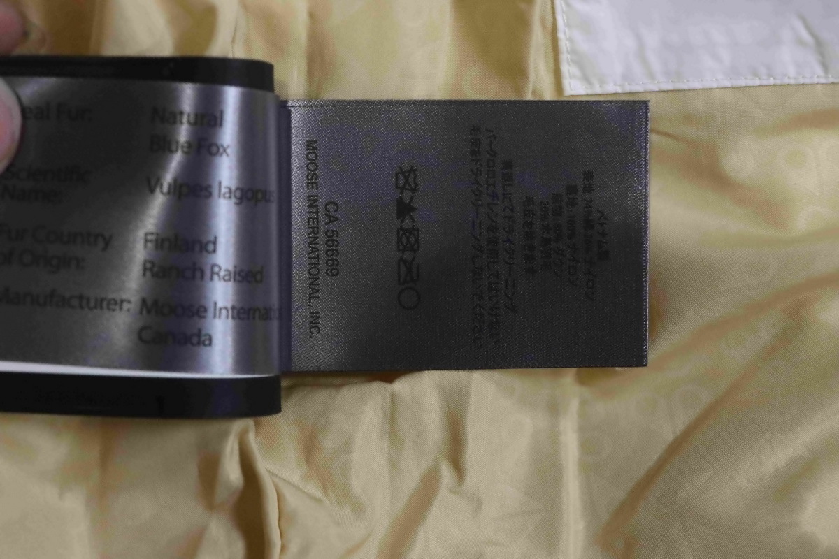 EM Sneakers Moose Knuckles Gold Scissors Stand Collar Large Plaid White Down Jacket