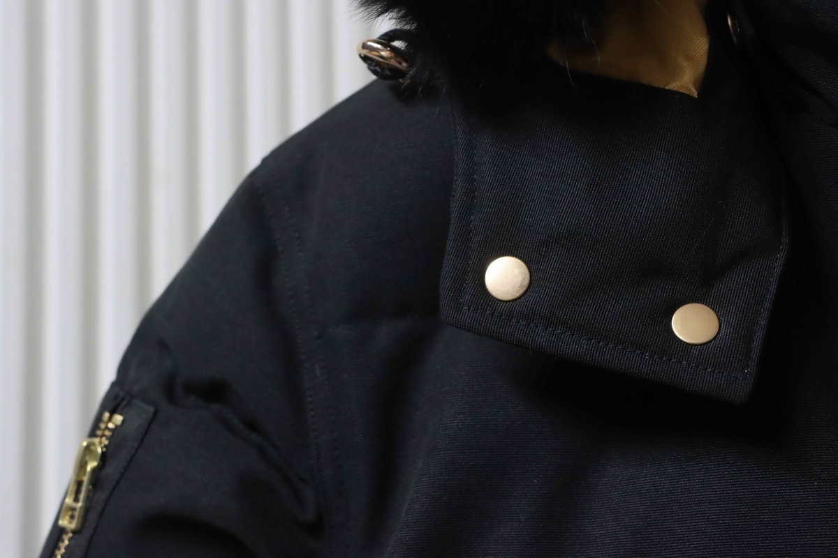 EM Sneakers Moose Knuckles 3Q Gold Scissors Black Down Jacket Women‘s