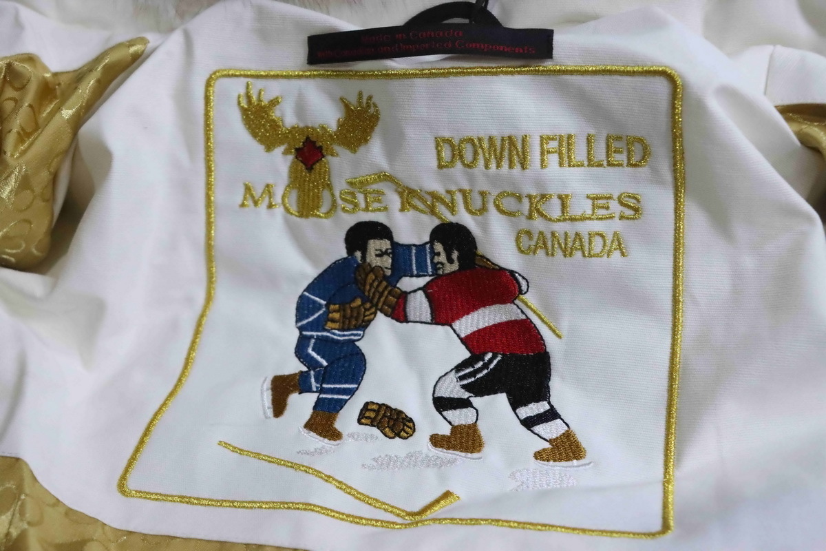 EM Sneakers Moose Knuckles 3Q Gold Scissors White Down Jacket Women‘s