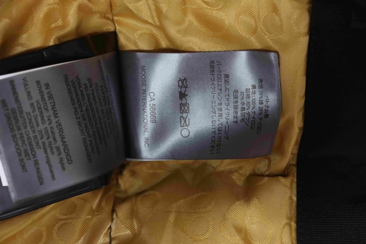 EM Sneakers Moose Knuckles Cloud Bomber Black Jacket with Detachable Hood and Shearling Trim In Milkyway