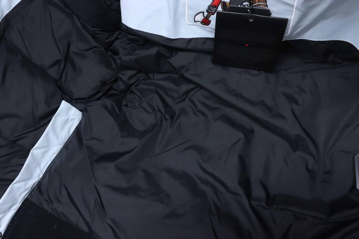 EM Sneakers Moose Knuckles Multi-pocket Hooded White Down Jacket