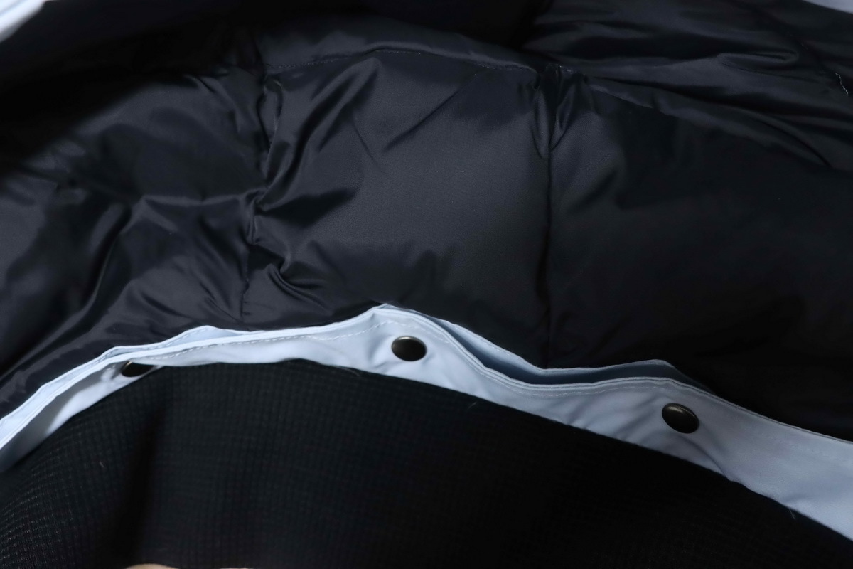 EM Sneakers Moose Knuckles Multi-pocket Hooded White Down Jacket