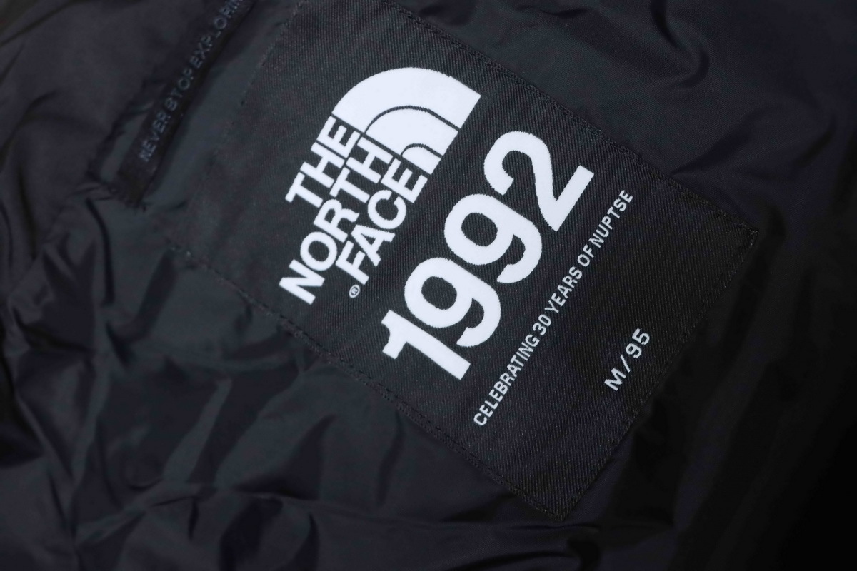 EM Sneakers The North Face 1992 Armband 30th Anniversary Limited Edition Black Down Jacket