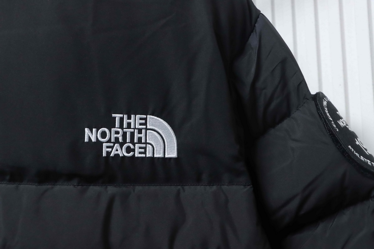 EM Sneakers The North Face 1992 Armband 30th Anniversary Limited Edition Black Down Jacket
