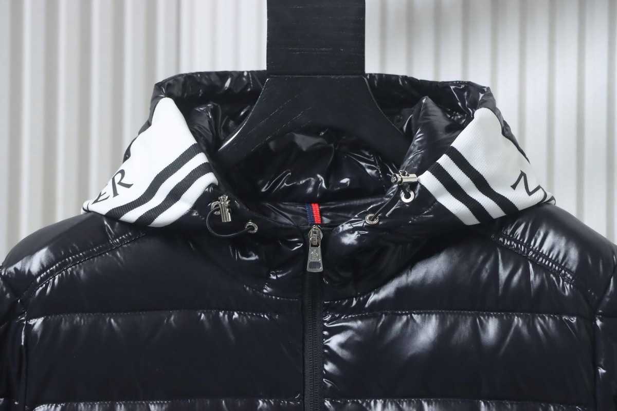 EM Sneakers Moncler Cornour Down Jacket Black