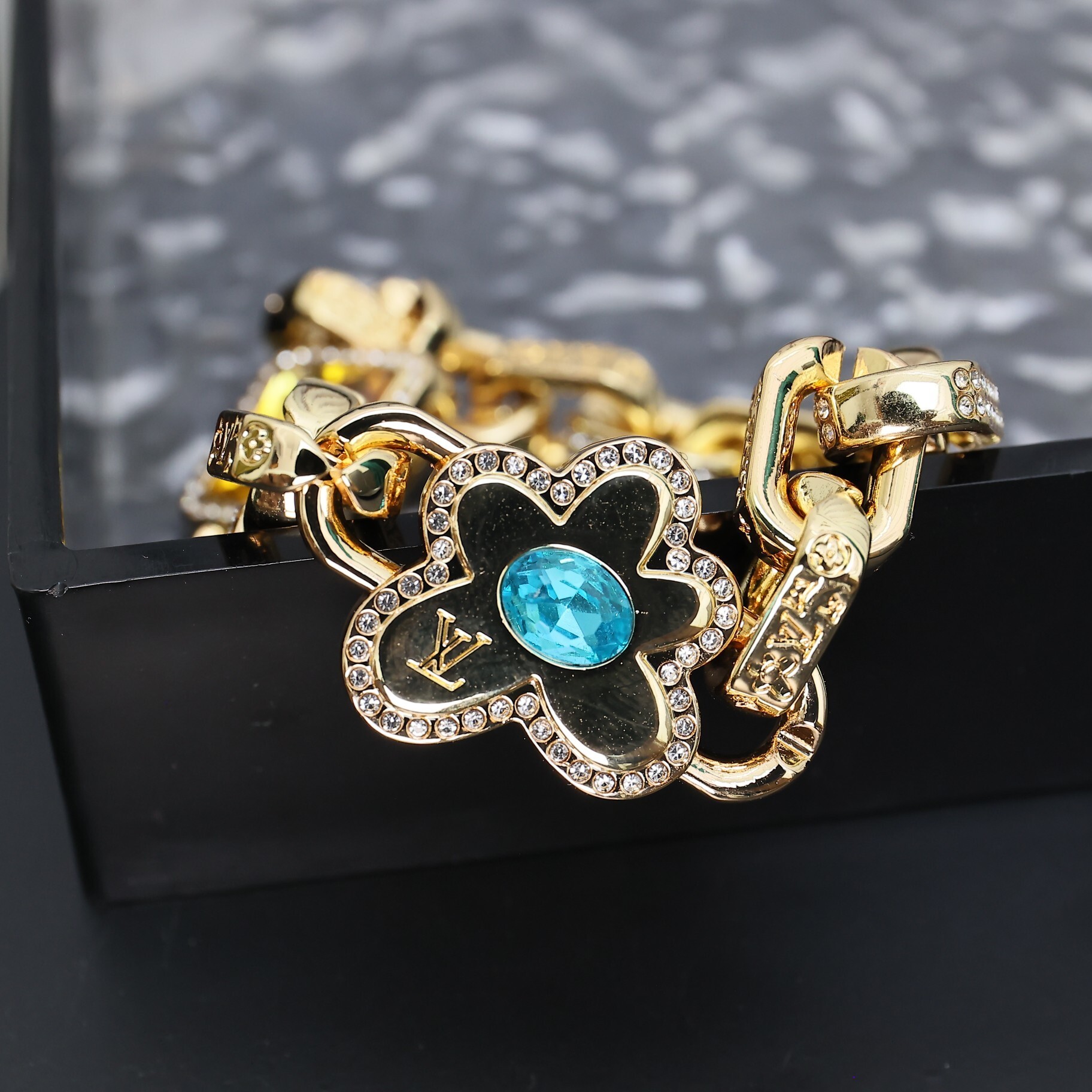 EM Sneakers Louis Vuitton by Tyler, the Creator Paradise Stone Bracelet Gold-color