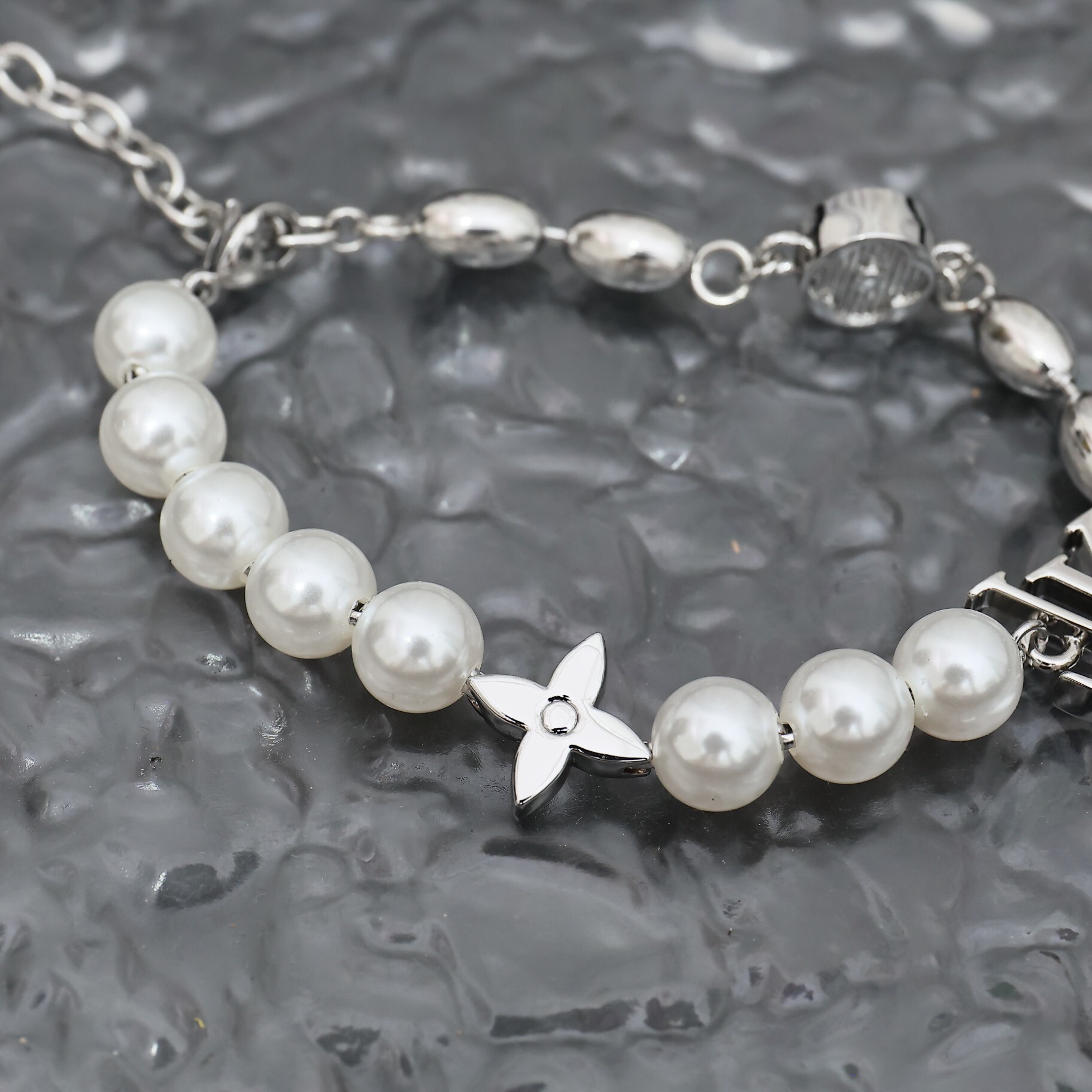 EM Sneakers Louis Vuitton Peans Fusion Bracelet S00 Men