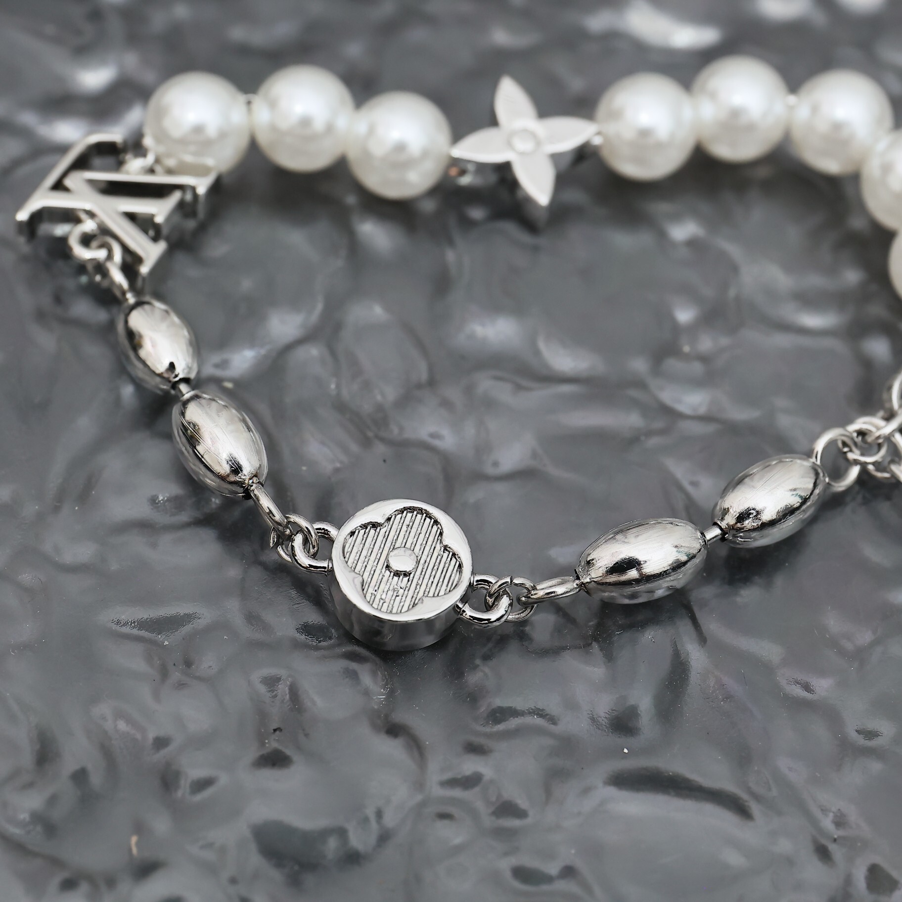 EM Sneakers Louis Vuitton Peans Fusion Bracelet S00 Men