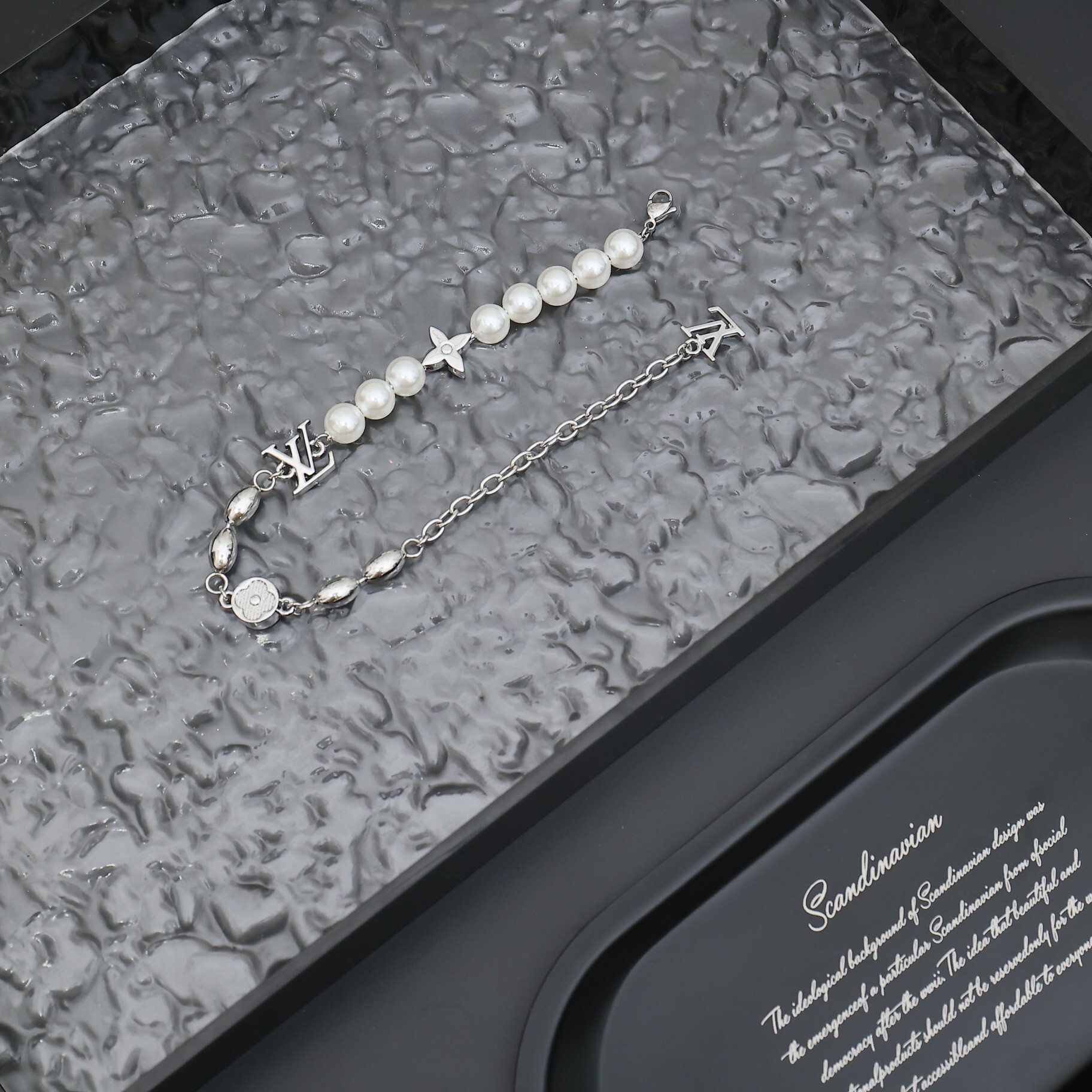 EM Sneakers Louis Vuitton Peans Fusion Bracelet S00 Men