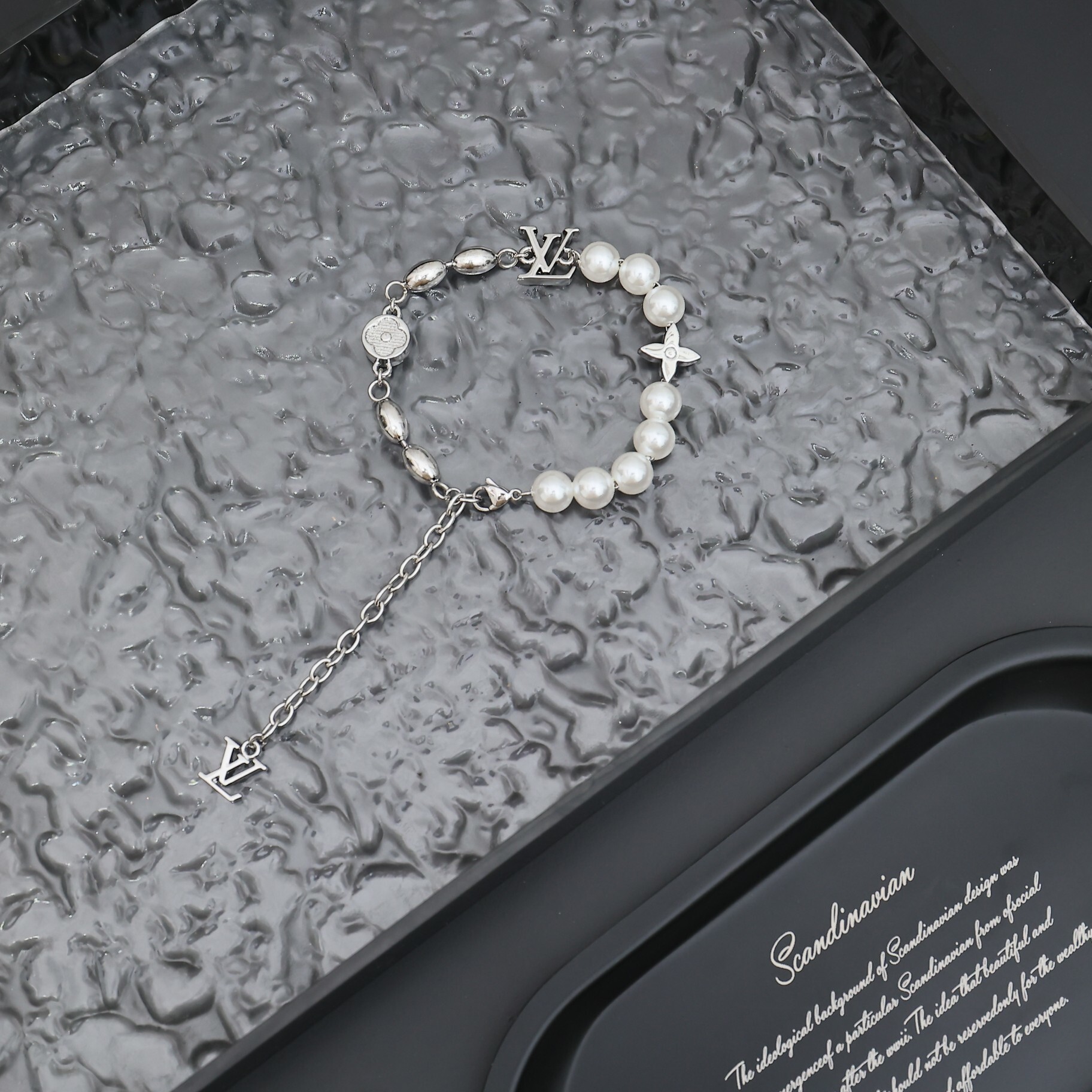 EM Sneakers Louis Vuitton Peans Fusion Bracelet S00 Men