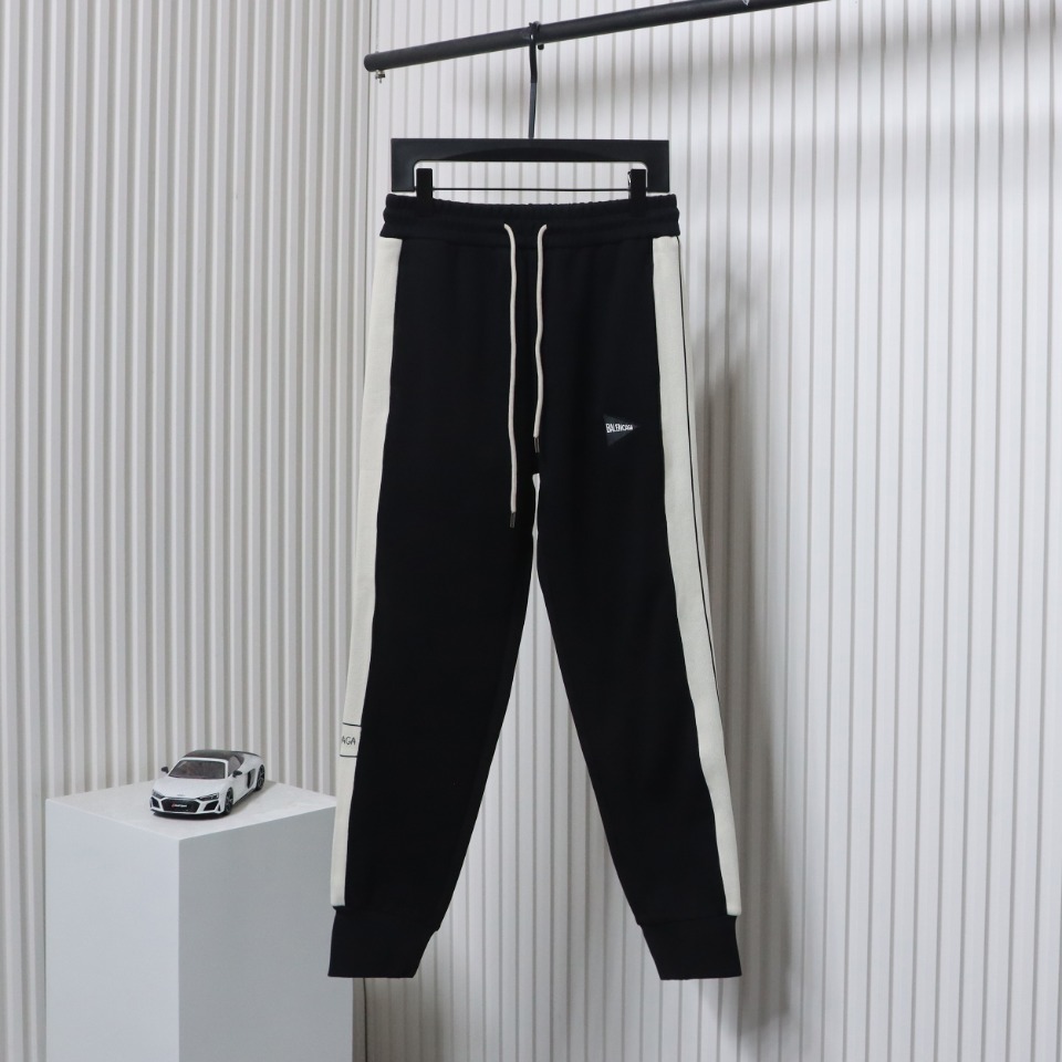 EM Sneakers Balenciaga Triangle Label Sweatpants Black and White