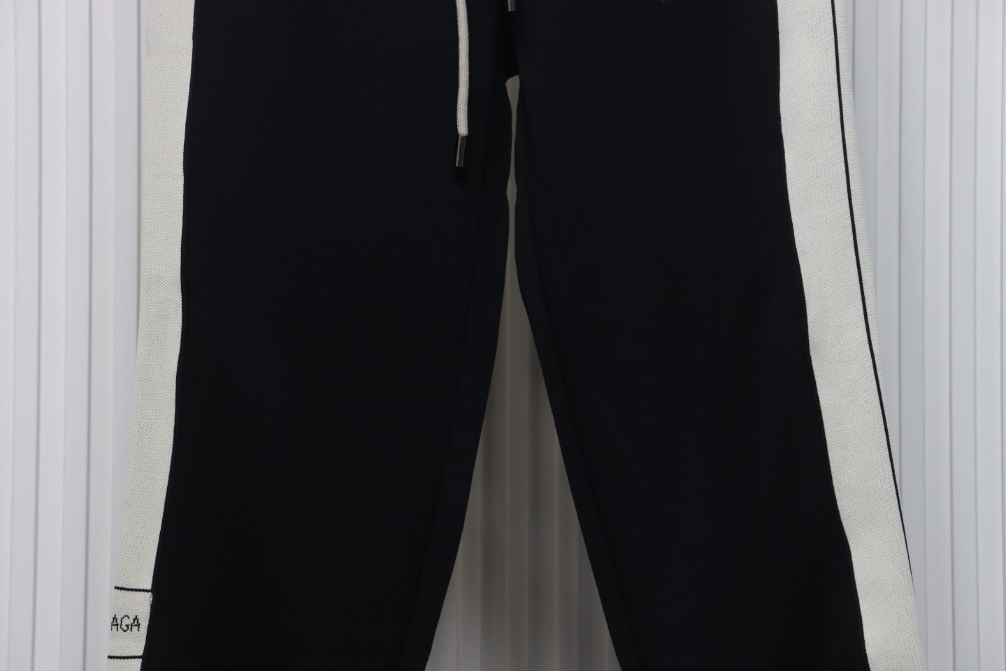 EM Sneakers Balenciaga Triangle Label Sweatpants Black and White