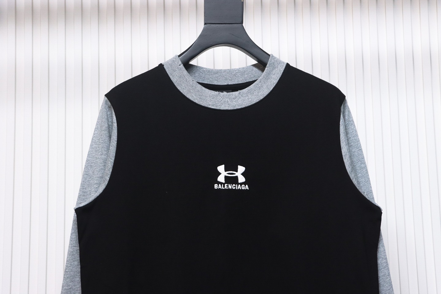EM Sneakers Balenciaga x Under Armour Embroidered Color-Blocked Long-Sleeve T-Shirt Black/Grey